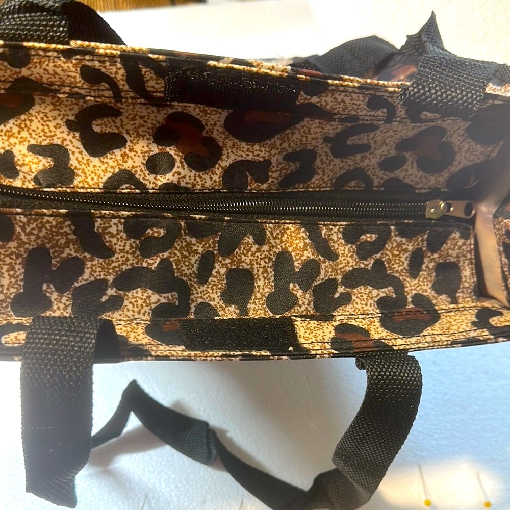 Chic Leopard Print Tote Zipper Closures with Change Purse - Picture 5 of 5
